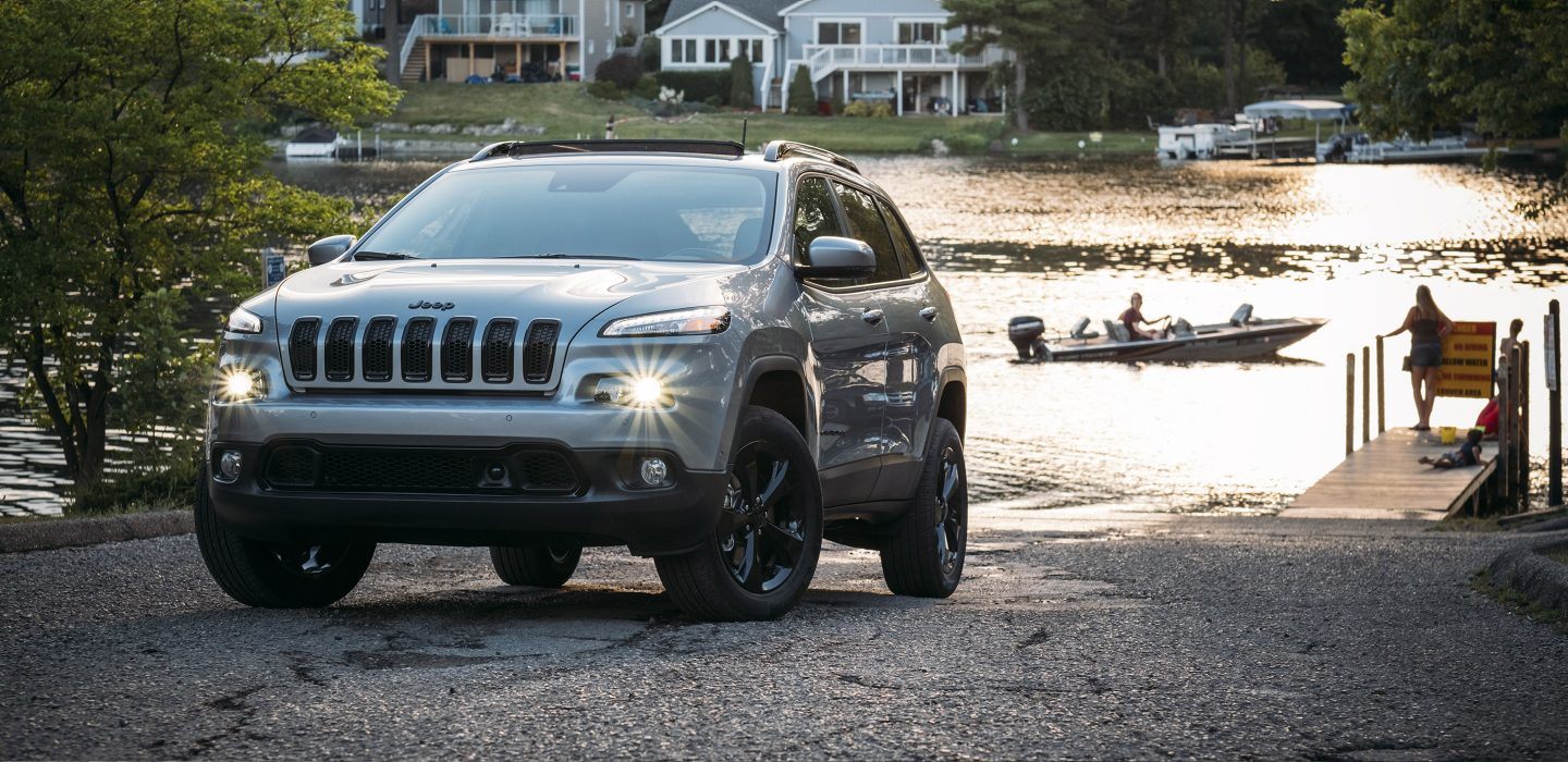 2018 Jeep Cherokee Limited Silver Exterior Front 2018 Jeep Cherokee Limited Silver Exterior Front